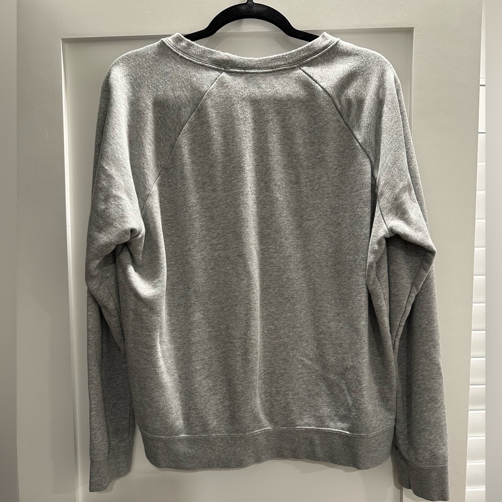 Nike Crew Neck. Size: Large. Color: Light Grey